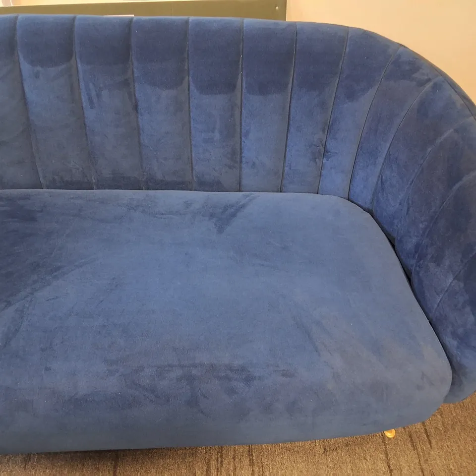 QUALITY DESIGNER BLUE FABRIC 2-SEATER SOFA ON GOLD EFFECT METAL LEGS