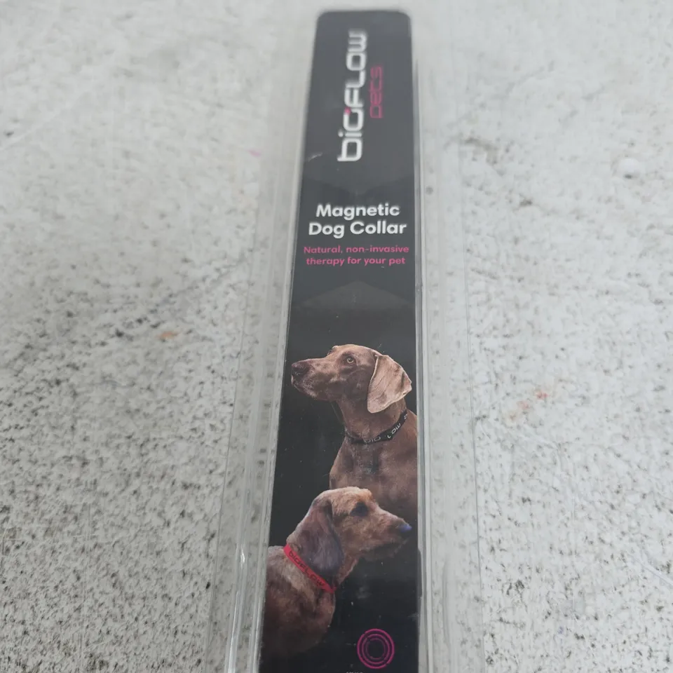 APPROXIMATELY 12 ASSORTED HOUSEHOLD ITEMS INCLUDING ZEBRA ZX GRIP PENS AND BIOFLOW MAGNETIC DOG COLLAR