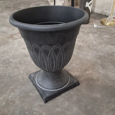 VALDOVINOS PLASTIC URN PLANTER