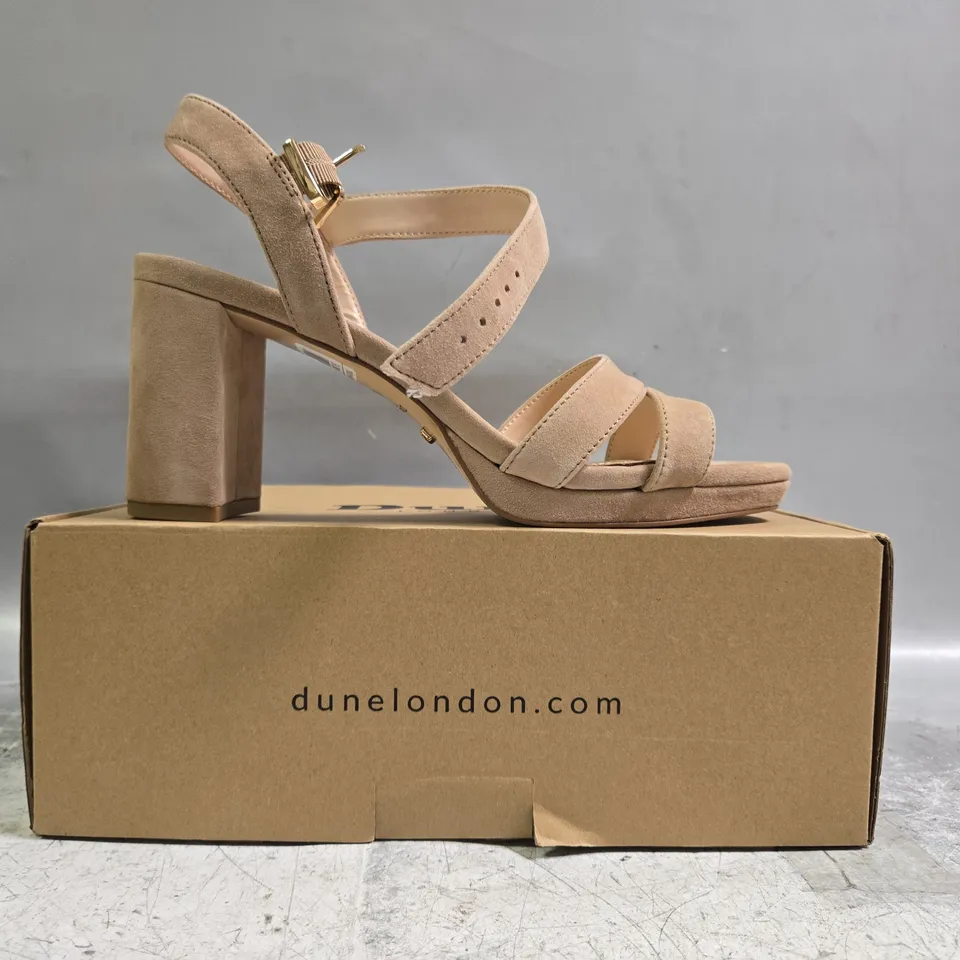 BOXED PAIR OF DUNE LONDON 780 MANIFES OPEN TOE BLOCK HEEL SANDALS IN CARAMEL SIZE 5