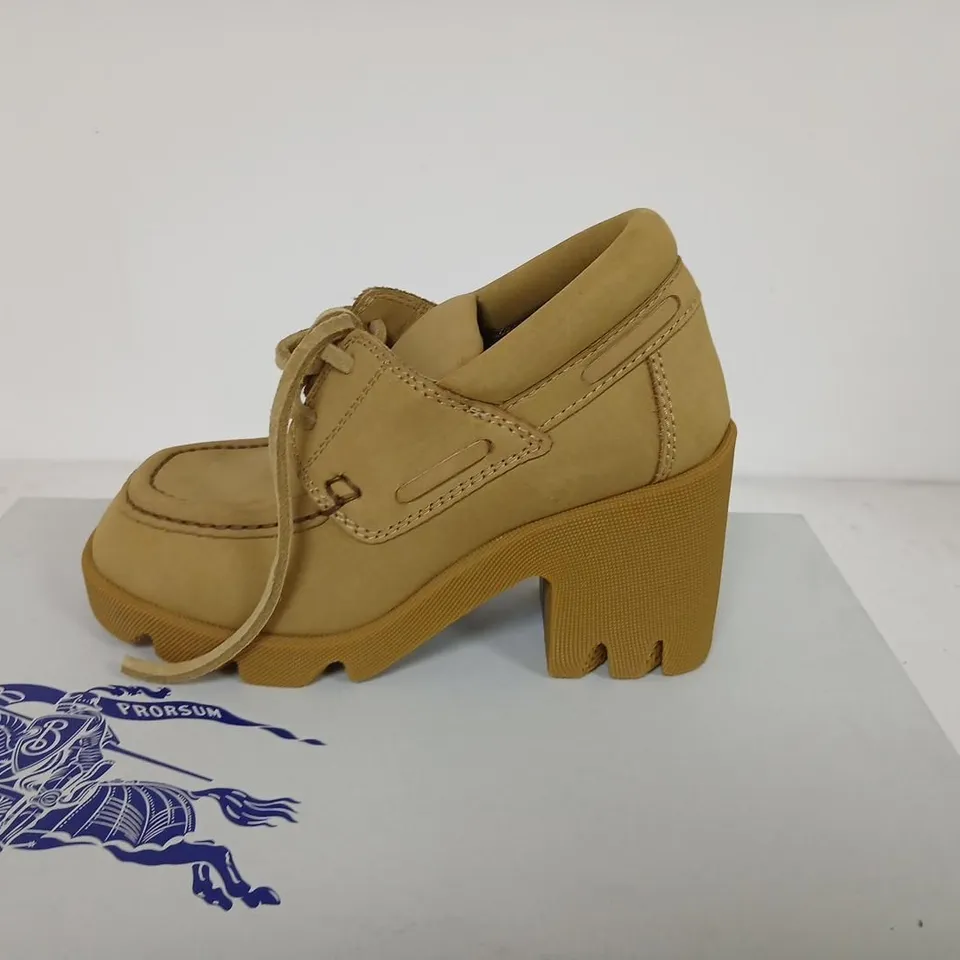 BURBERRY CREEPER LACE-UP SHOES – MANILLA, UK 7 (EU 40)