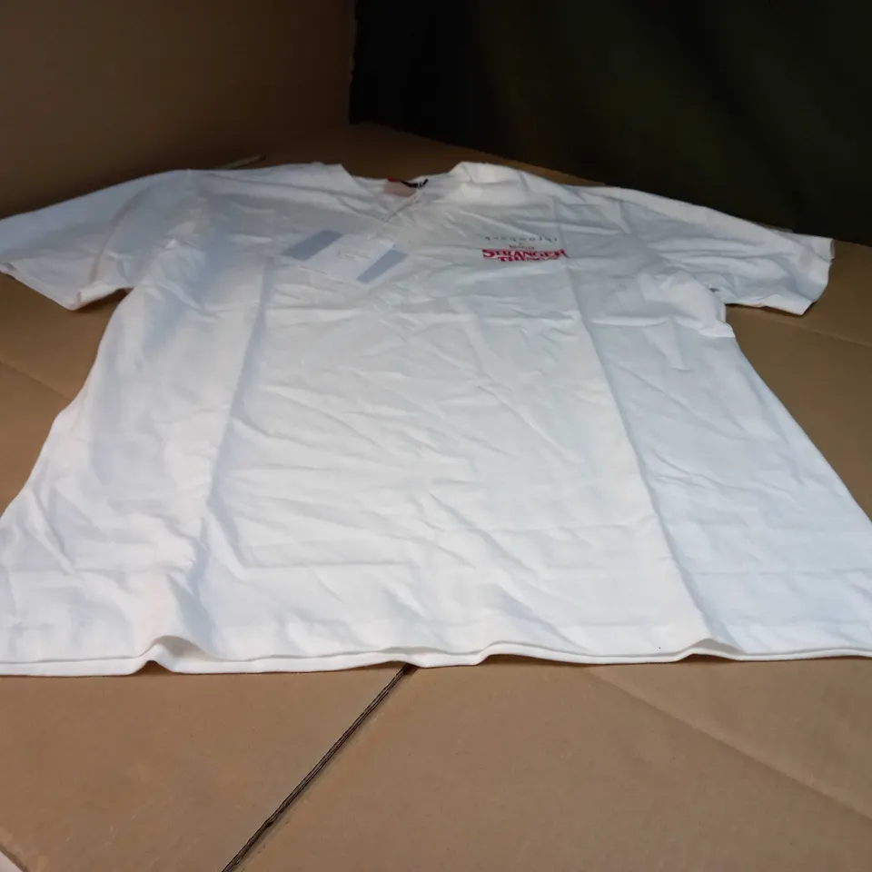 THROWBACK WHITE/LOGO STRANGER THINGS T-SHIRT - LARGE