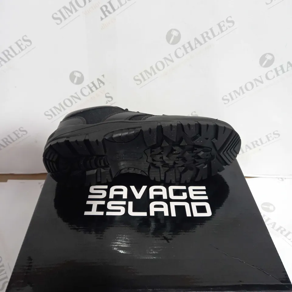 BOXED PAIR OF SAVAGE ISLAND LEATHER TRAINER SIZE 7 