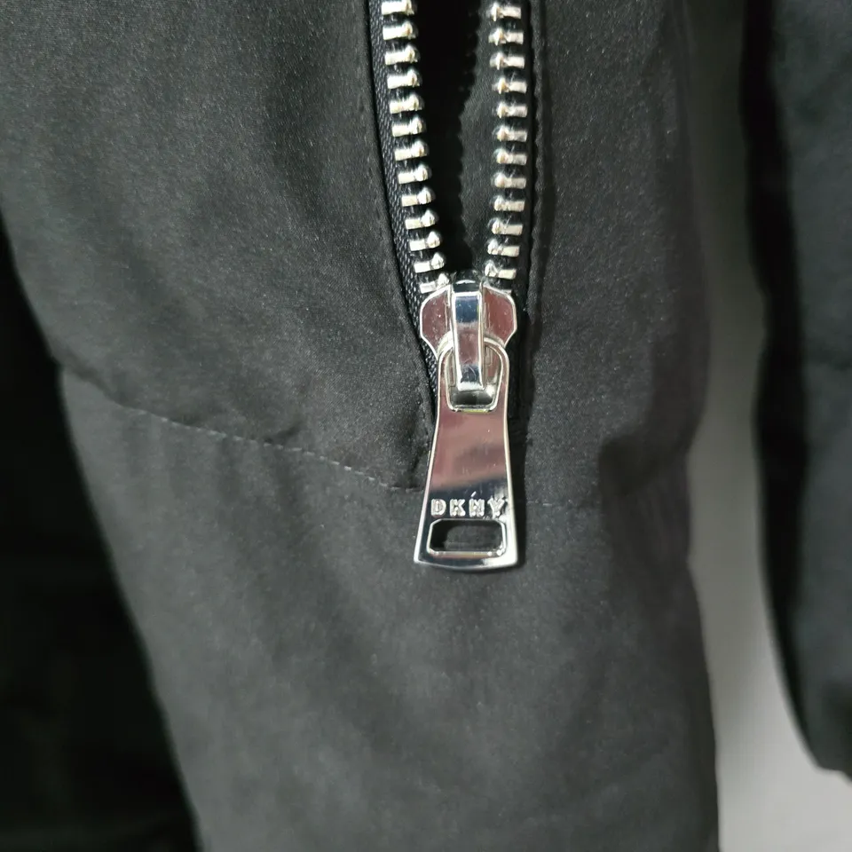 DKNY BLACK PUFFER COAT – SIZE M