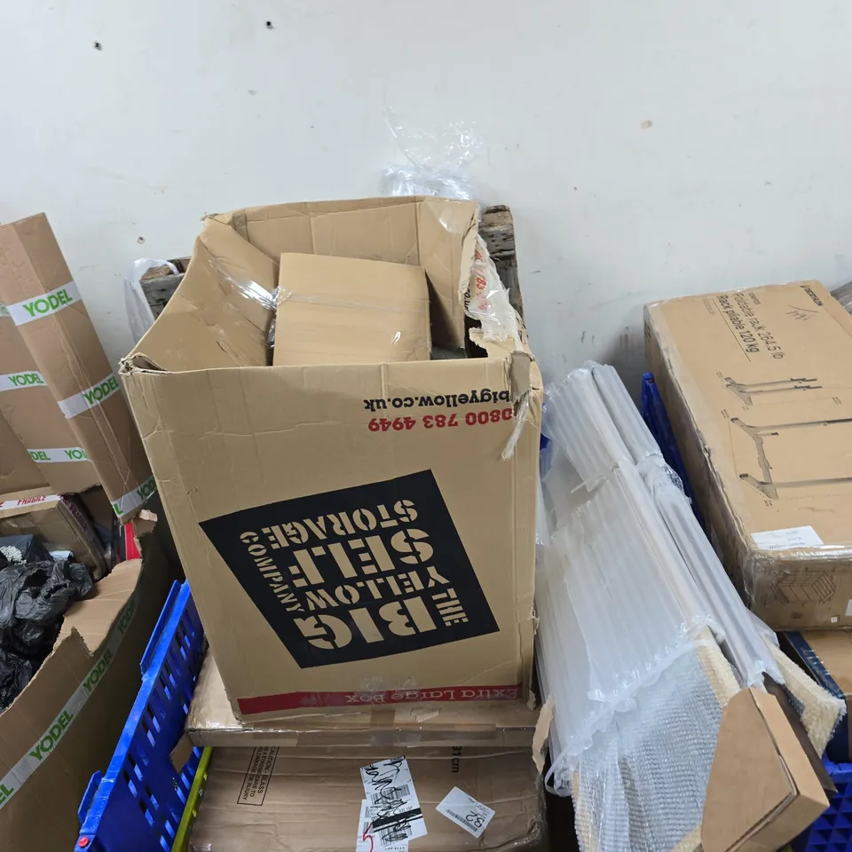 PALLET OF APPROXIMATELY 10 BROKEN/DAMAGED MIRRORS/GLASS ITEMS 