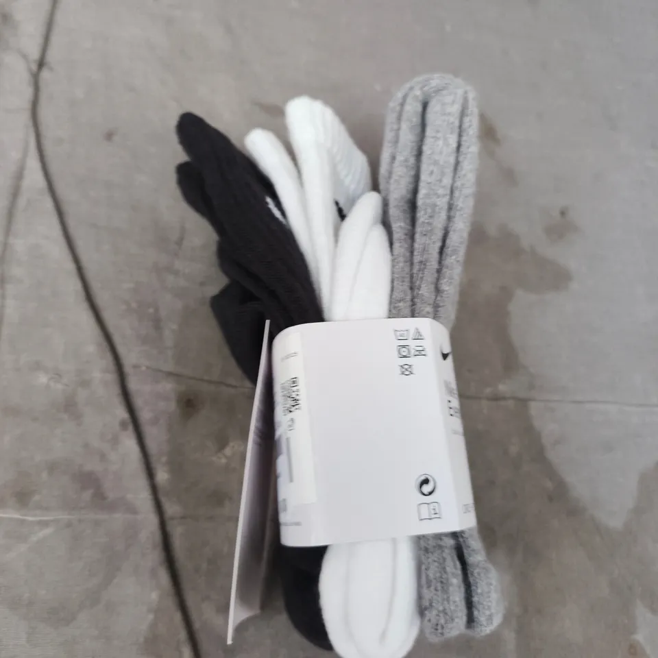 NIKE EVERYDAY COTTON CUSHIONED CREW SOCKS – PACK OF 3, UK 2–5 (EU 34–38)