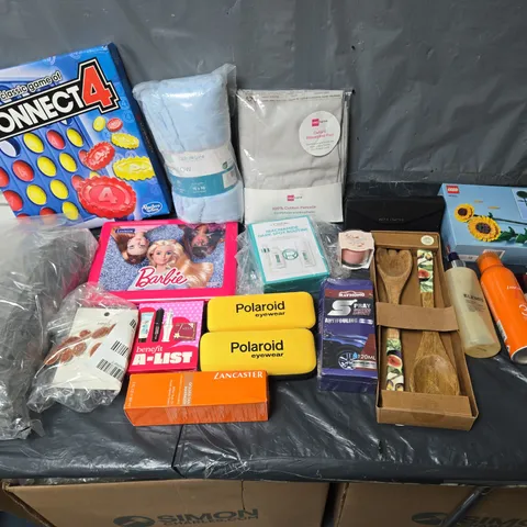 APPROXIMATELY 15 ASSORTED HOUSEHOLD GOODS TO INCLUDE LEGO SUNFLOWER, OXFORD PILLOWCASES, AND CONNECT4 ETC. 