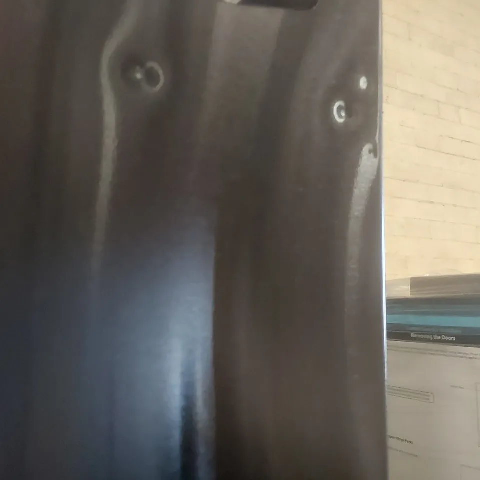 HISENSE PUREFLAT SLIM RF632N4WFE FRIDGE FREEZER - BLACK STAINLESS STEEL