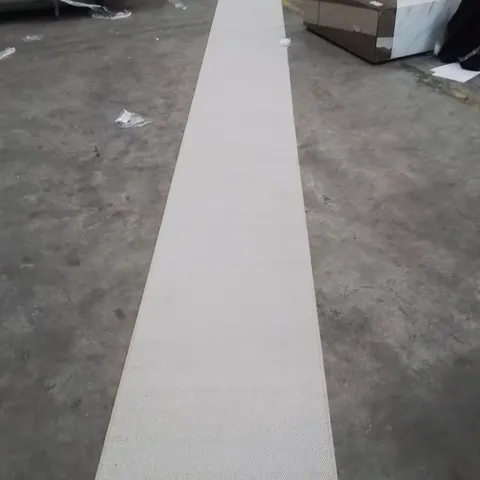 QUALITY DESIGNER AREA RUG - APPROXIMATELY 600X60CM