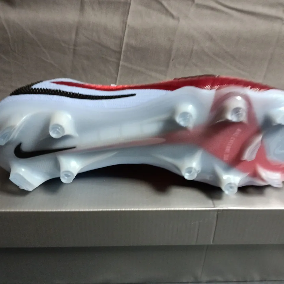BOXED PAIR OF NIKE PHANTOM 6 LOW ELITE FG FOOTBALL BOOTS – UK SIZE 9.5