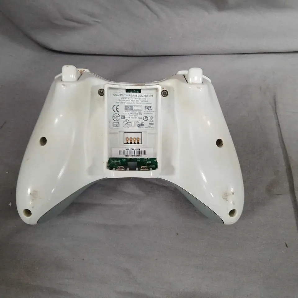 XBOX 360 WIRELESS CONTROLLER (WHITE)