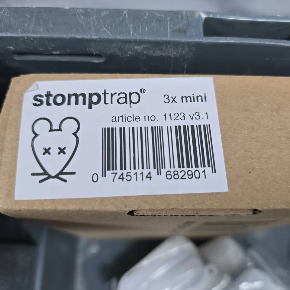 ASSORTED HOUSEHOLD ITEMS BUNDLE INCL. STOMPTRAP 3X MINI TRAPS AND HOYHOY PEST TRAPS