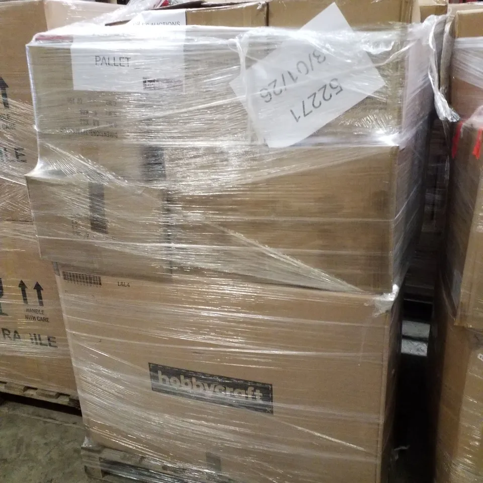 PALLET CONTAINING ASSORTED CHRISTMAS  DECORATIONS INCLUDING CHRISTMAS STORAGE BOXES, TALL BERRY STEMS, HANGING EUCALYPTUS & WOODEN 3 STAR TRAYS