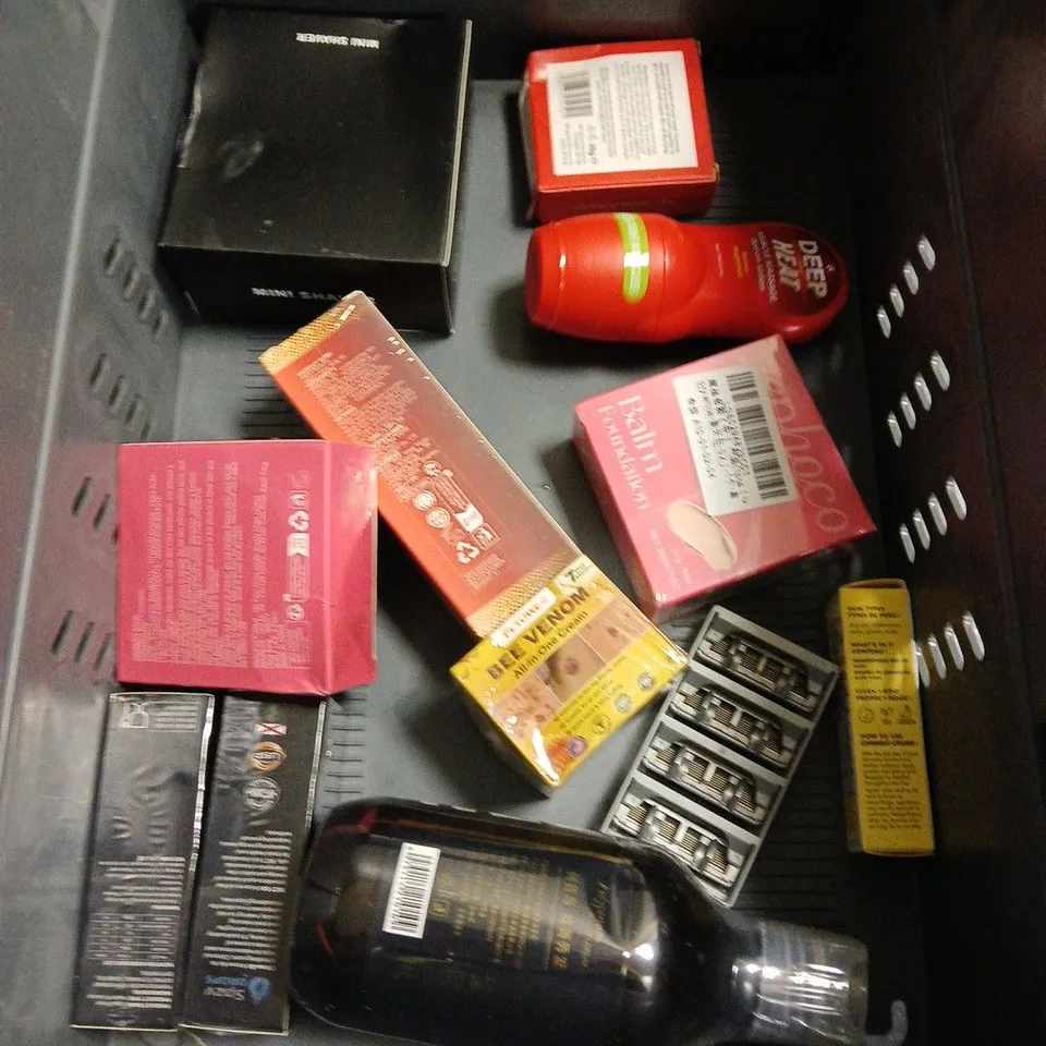 APPROXIMATELY 20 ASSORTED HEALTH & BEAUTY PRODUCTS TO INCLUDE TROPIC BODY WASH, DOUX TEXTURE FOAM, ELF GLOW REVIVER LIP OIL, ETC