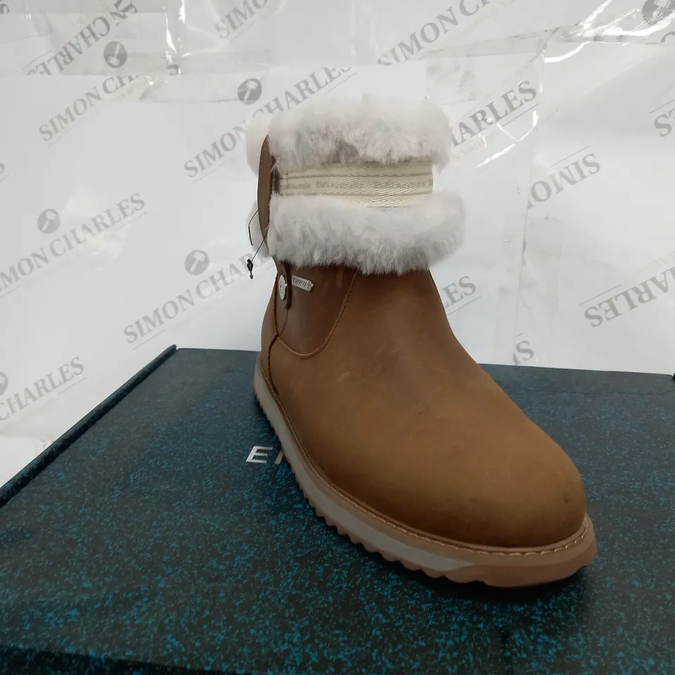 BOXED EMU ALL WEATHER SCOTT WATERPROOF SHEEPSKIN ANKLE BOOTS, brown - SIZE 6