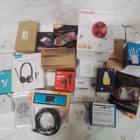 BOX CONTAINING LARGE AMOUNT OF MIXED ELECTRICAL ITEMS, PHONE ACCESSORIES ETC