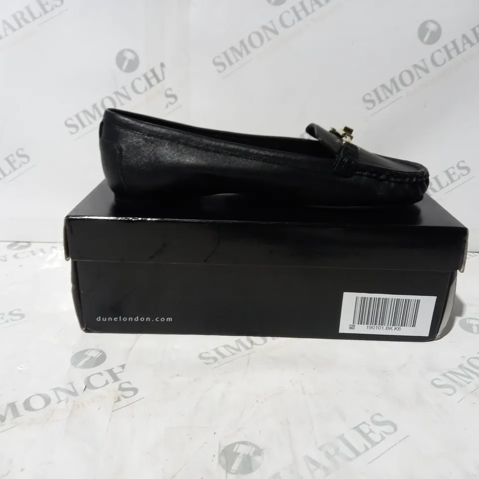 BOXED PAIR OF DUNE LONDON BLACK LEATHER SNAFFLE TRIM COMFORT LOAFERS UK SIZE 6