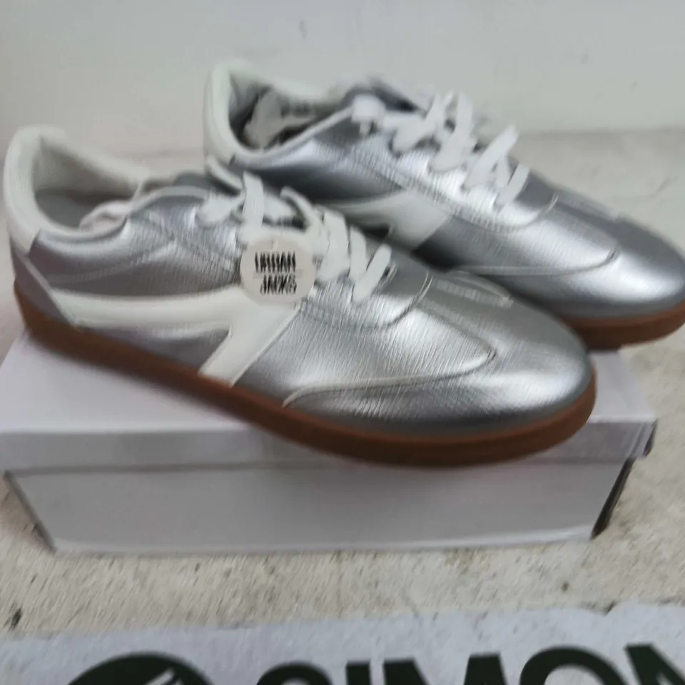 BOXED PAIR OF URBAN JACKS MATISE SILVER SNEAKERS UK 8