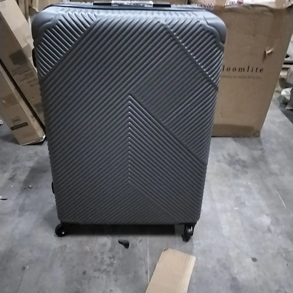 BOXED NEO SILVER HARD SHELL LUGGAGE SUITCASE (1 BOX)