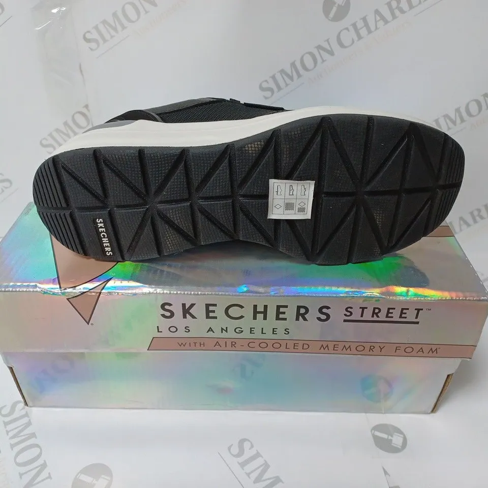 BOXED PAIR OF SKECHERS BILLION TRAINERS IN BLACK UK SIZE 4