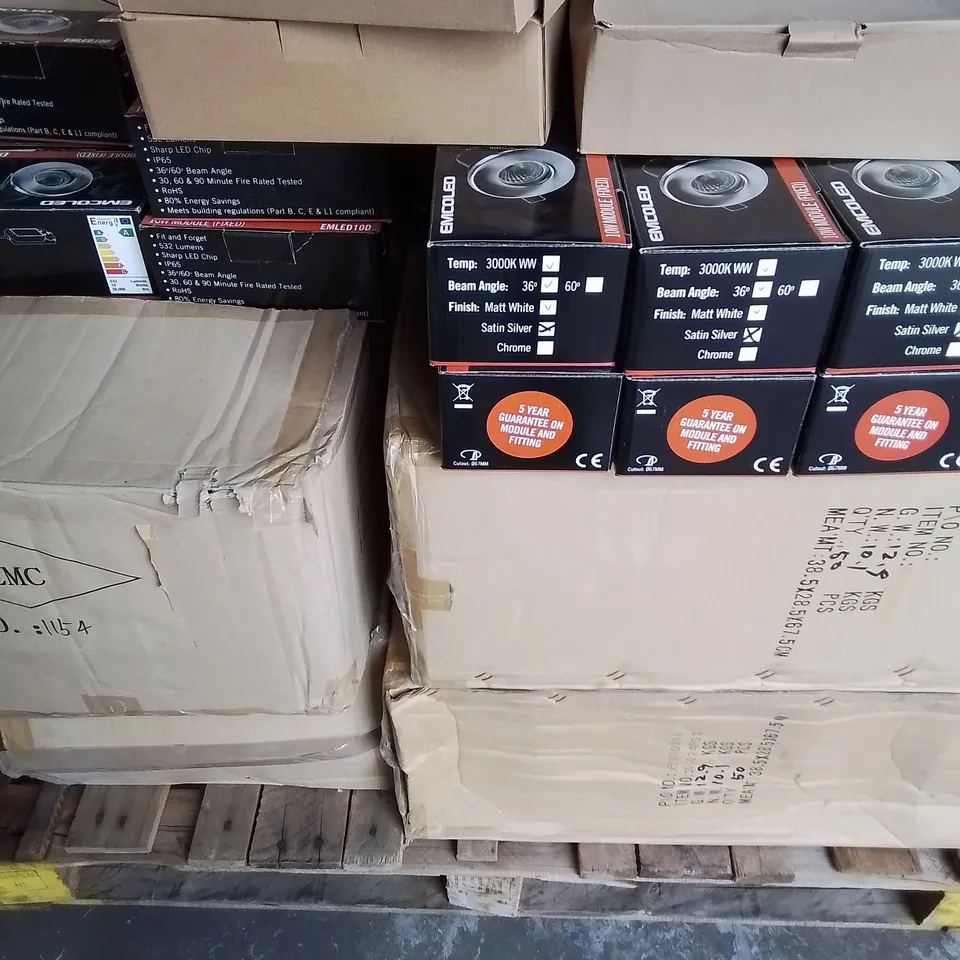 PALLET OF APPROXIMATELY 350 EMCOLITE LIGHTING ITEMS TO INCLUDE- 10W MODULE FIXED, LSC , CEILING LIGHT ETC