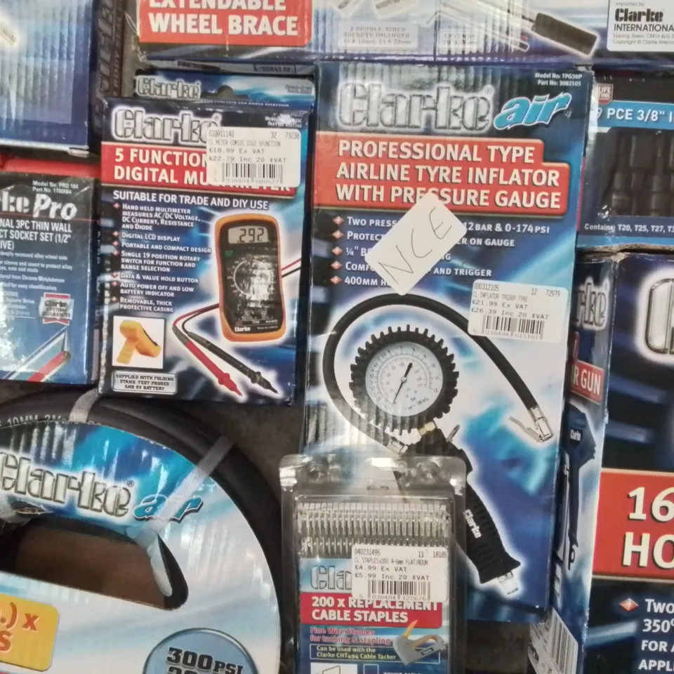 MIXED BOX OF TOOLS AND MACHINERY EQUIPMENT TO INCLUDE: HOT AIR GUN, RUBBER AIR HOSE, UNDER BODY SEAL GUN, AIR HAMMER SET, TYRE INFLATOR WITH PRESSURE GAUGE ETC.
