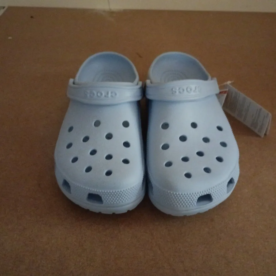 UNBOXED PAIR OF CROCS CLASSICS IN LIGHT BLUE - UK M8/W9