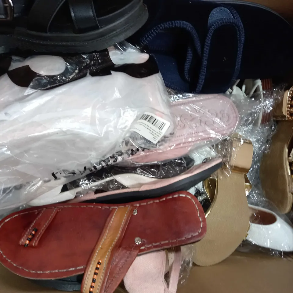 BOX OF APPROXIMATELY 20 PAIRS OF FOOTWEAR ITEMS TO INCLUDE TCM JEWEL EFFECT SANDALS IN GOLD COLOUR EU SIZE 38, DESIGNER WEDGE SANDALS EU SIZE 38, DUNE LACELESS SHOES IN BEIGE UK SIZE 7