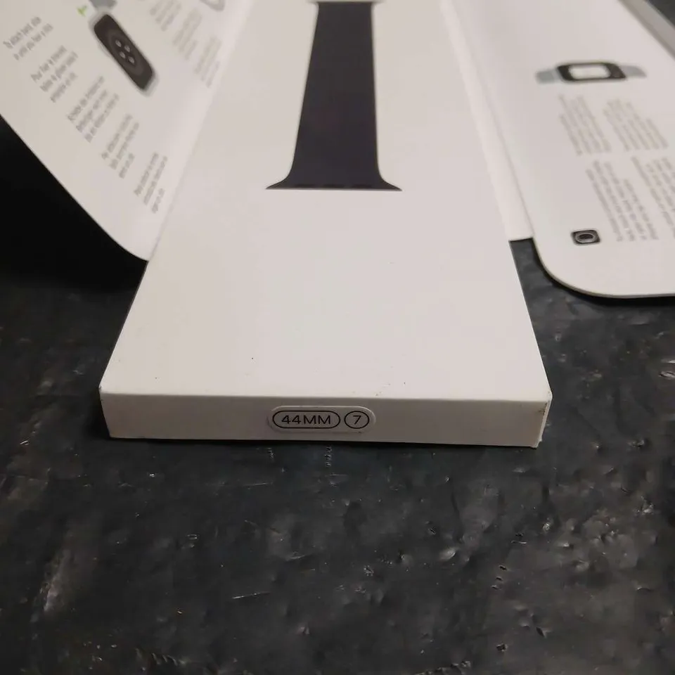 APPLE WATCH 44MM SOLO LOOP SPORT BAND – SIZE 7, BLACK, BOXED