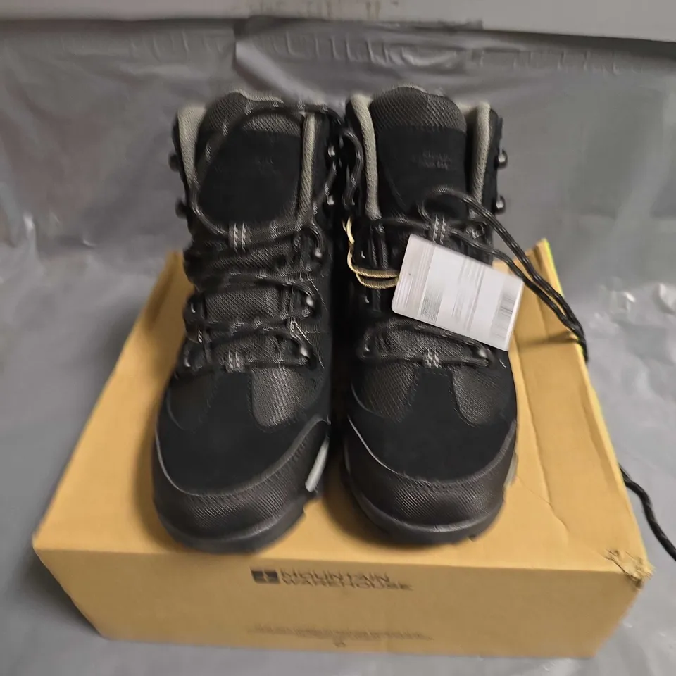 BOXED PAIR OF MOUNTAIN WAREHOUSE TRAIL KIDS WATERPROOF HIKING BOOTS - UK SIZE 5