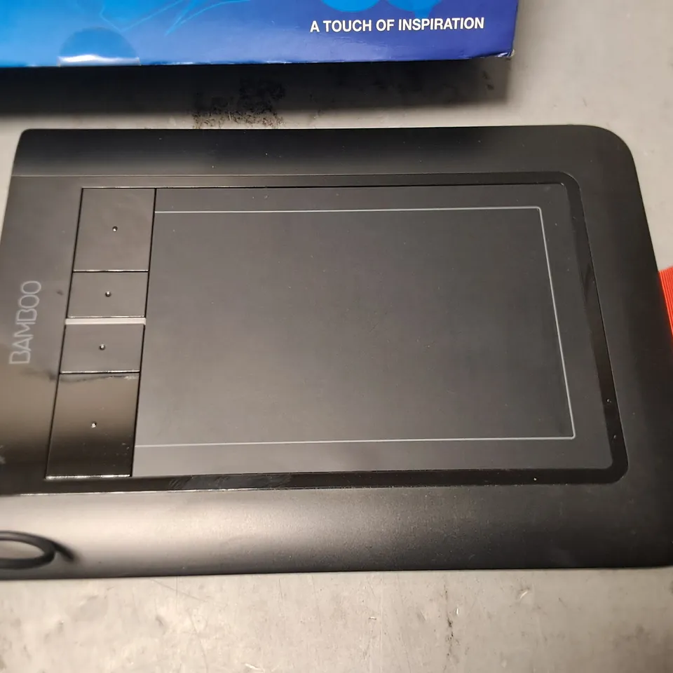 BOXED WACOM BAMBOO PEN & TOUCH DIGITAL DRAWING TABLET