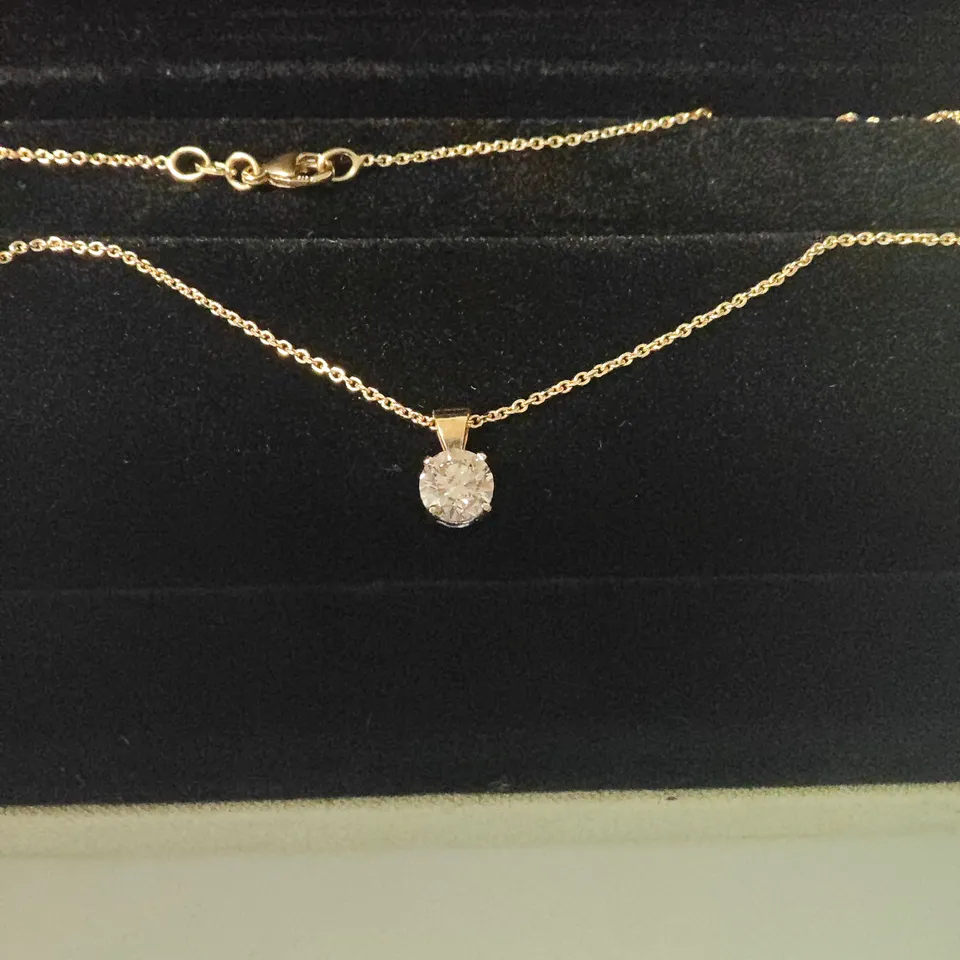 18CT GOLD PENDANT ON CHAIN SET WITH A NATURAL DIAMOND WEIGHING +-1.02CT