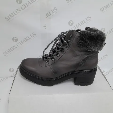 MODA HIKING BOOT SIZE 7