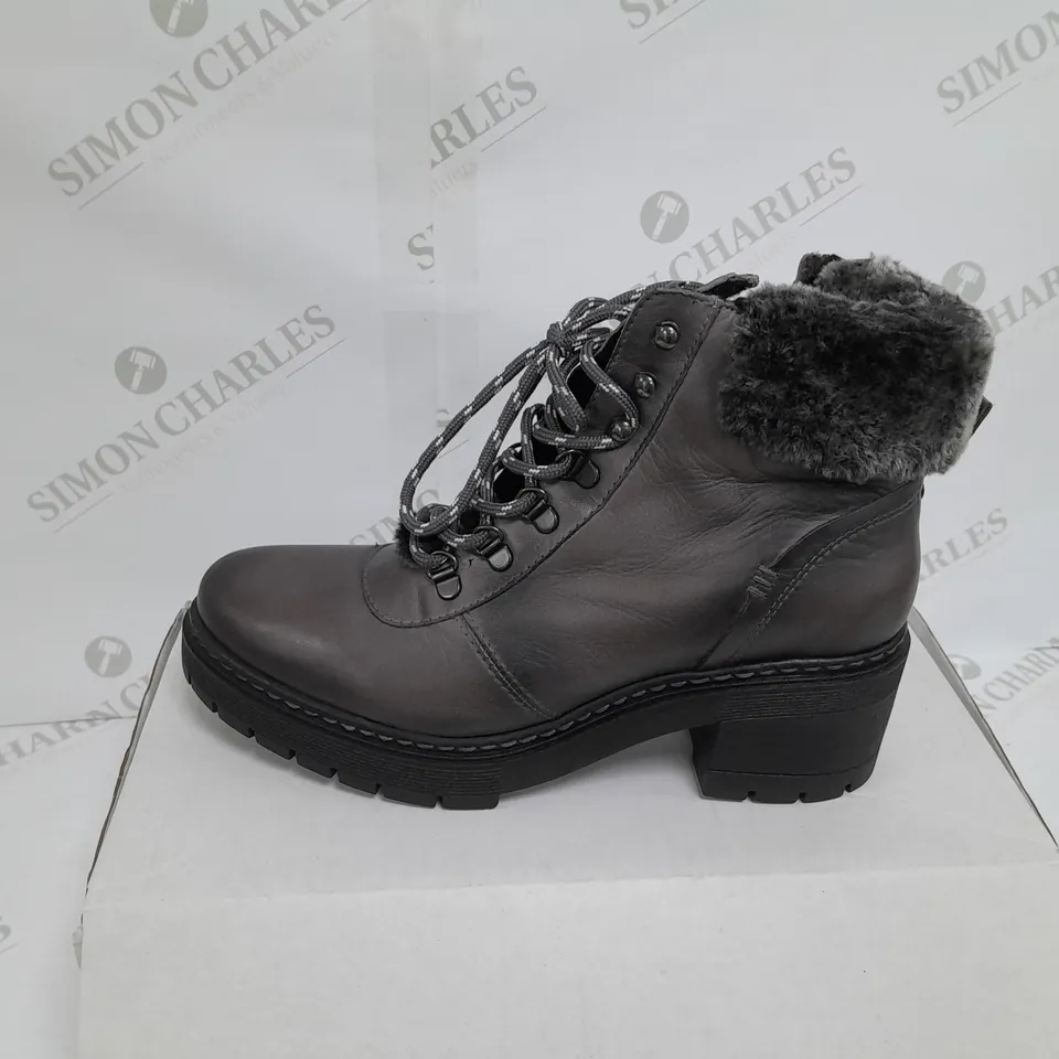 MODA HIKING BOOT SIZE 7