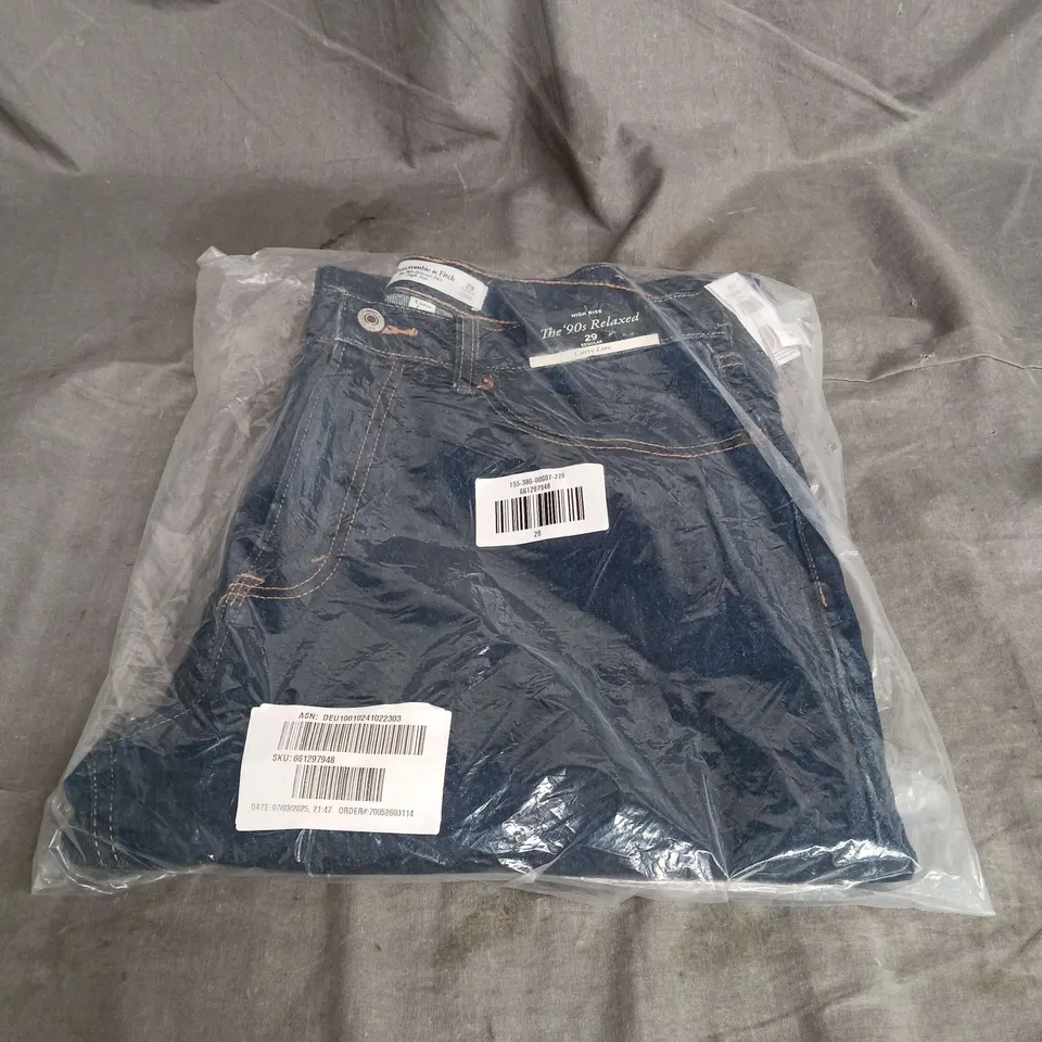 ABERCROMBIE & FITCH THE 90S RELAXED JEANS IN DARK BLUE SIZE 29R
