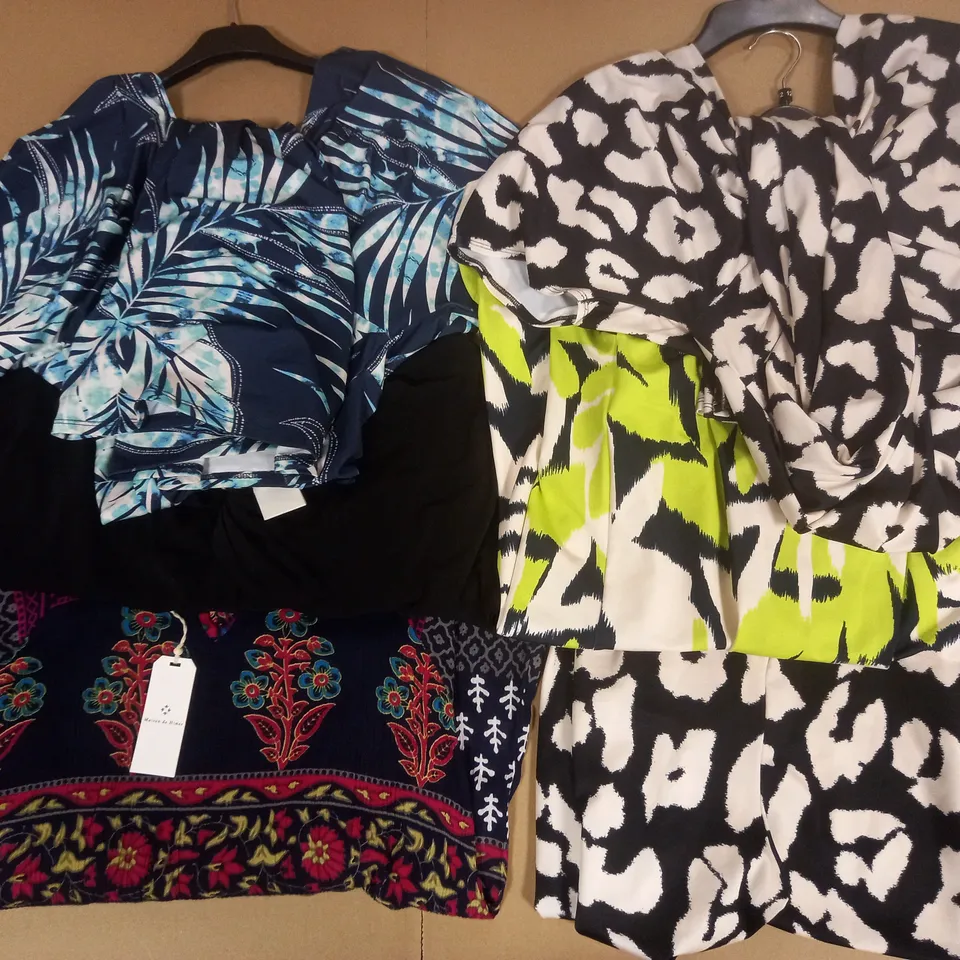 BOX OF APPROX 6 ASSORTED ITEMS OF MAISON DE NIMES CLOTHING IN VARIOUS SIZES AND STYLES