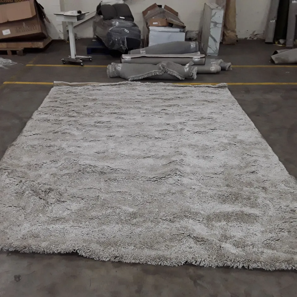 QUALITY DESIGNER LARGE SHAGGY AREA RUG - APPROXIMATELY 390 x 290cm