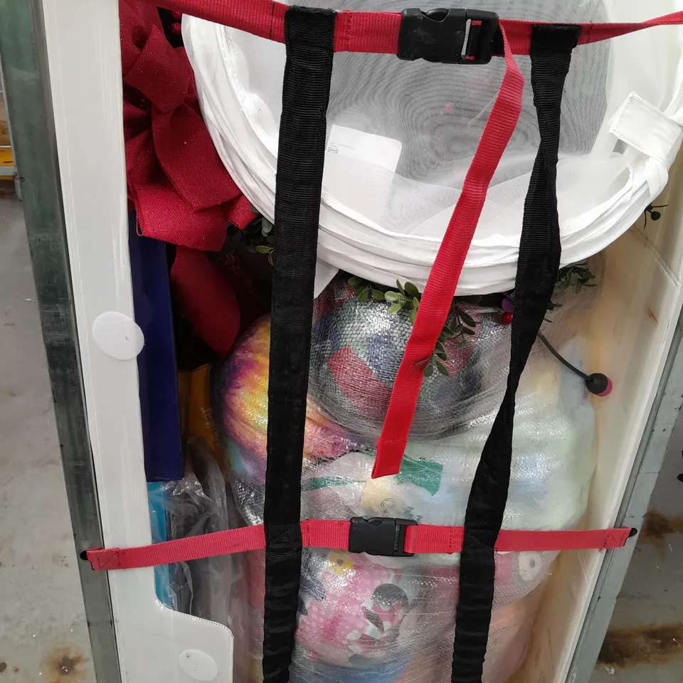 CAGE OF APPROXIMATELY 15 ASSORTED HOUSEHOLD ITEMS TO INCLUDE HEATER, SELECTION OF SPORTS BALLS, ETC - COLLECTION ONLY