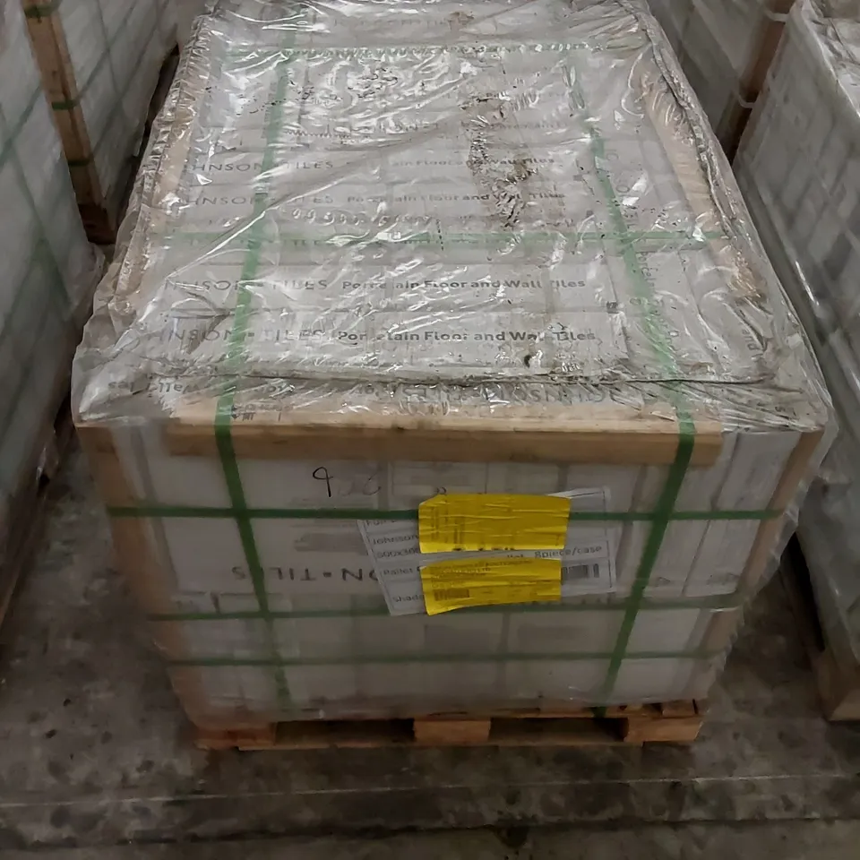 PALLET TO CONTAIN APPROX 32 X CARTONS OF JOHNSON PORCELAIN FLOOR AND WALL MODERN IVORY NATURAL TILES - 8 TILES PER CARTON // TILE SIZE: 600 X 300 X 10mm