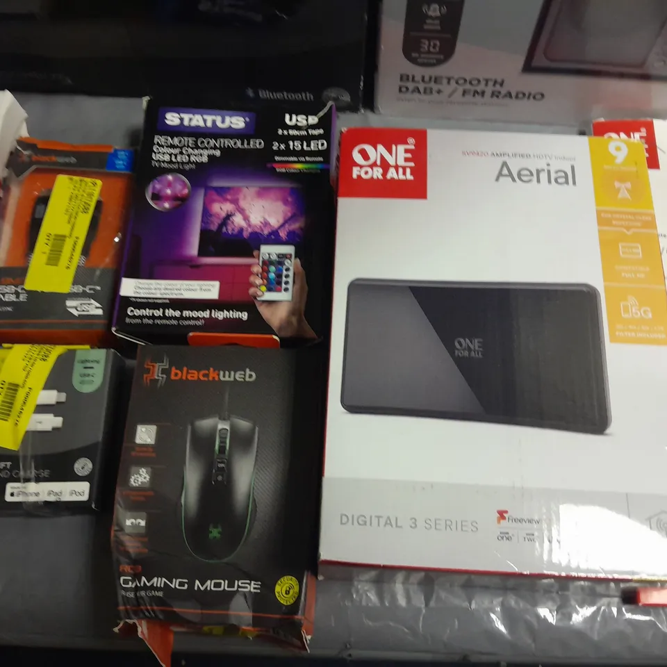 LOT OF APPROXIMATELY 40 ASSORTED TECH ITEMS TO INCLUDE MERCUSYS MESH WIFI SYSTEM, BLUETOOTH RADIO AND FM ALARM CLOCK