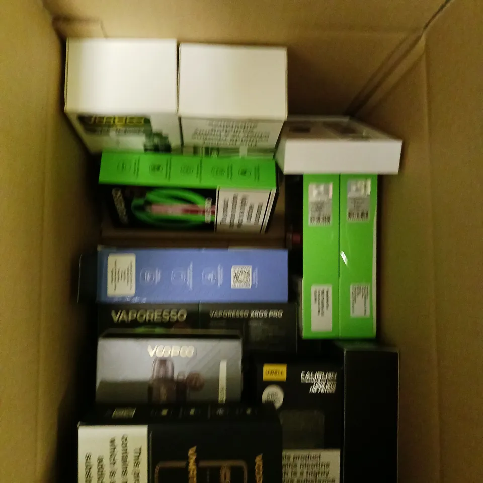 APPROXIMATELY 20 VAPES & E-CIGARETTES TO INCLUDE OXVA XLIM SQ PRO, VAPORESSO XROS PRO, VOOPOO ARGUS P2 ETC