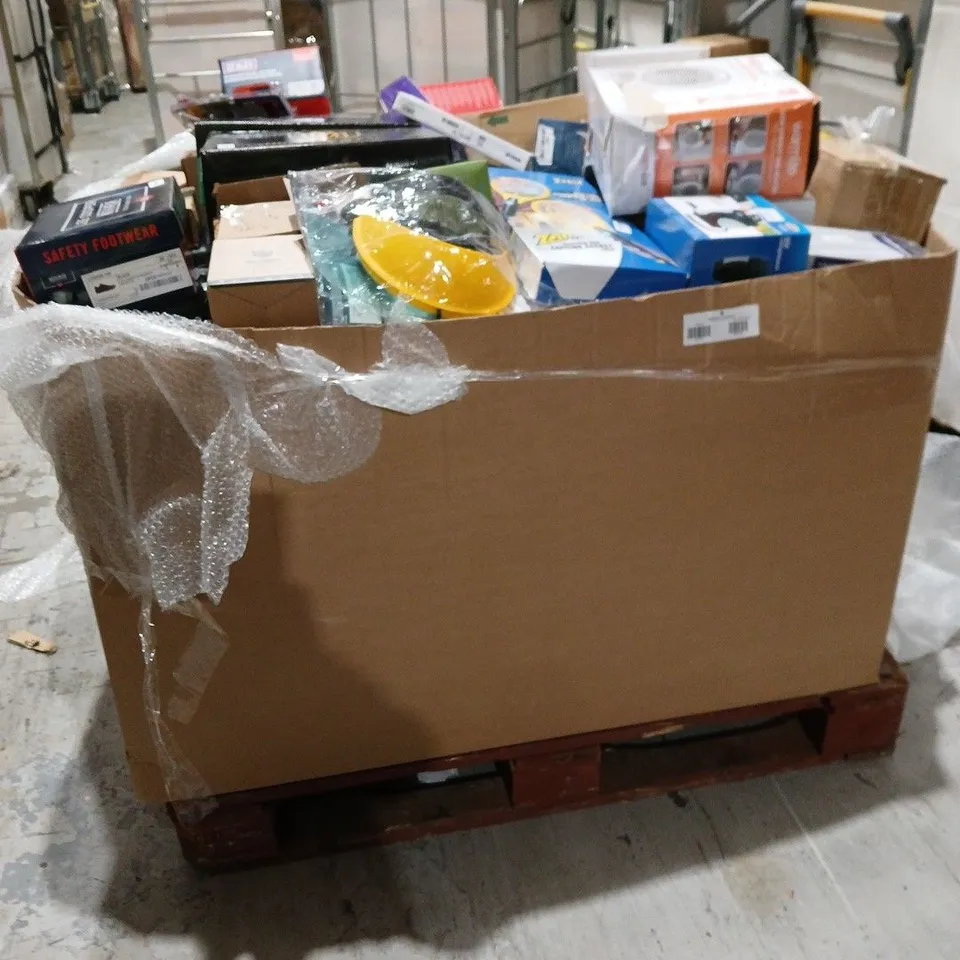 PALLET OF ASSORTED ITEMS INCLUDING AIR COMPRESSOR , WOODEN CHOPPING BOARD AND TACWISE HAND TACKER 