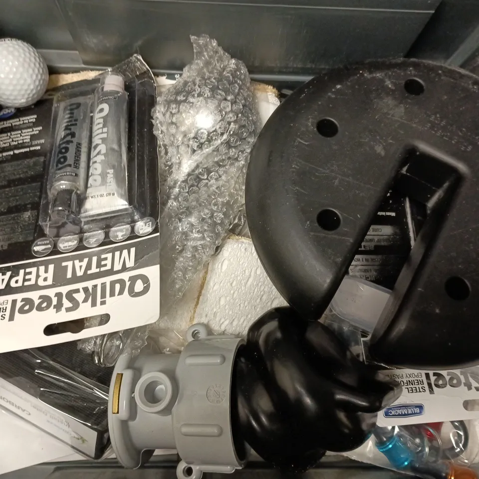 APPROXIMATELY 15 ASSORTED HOUSEHOLD ITEMS TO INCLUDE QUIKSTEEL METAL REPAIR, UNIVERSAL JOINT, GAZEBO WEIGHT, ETC