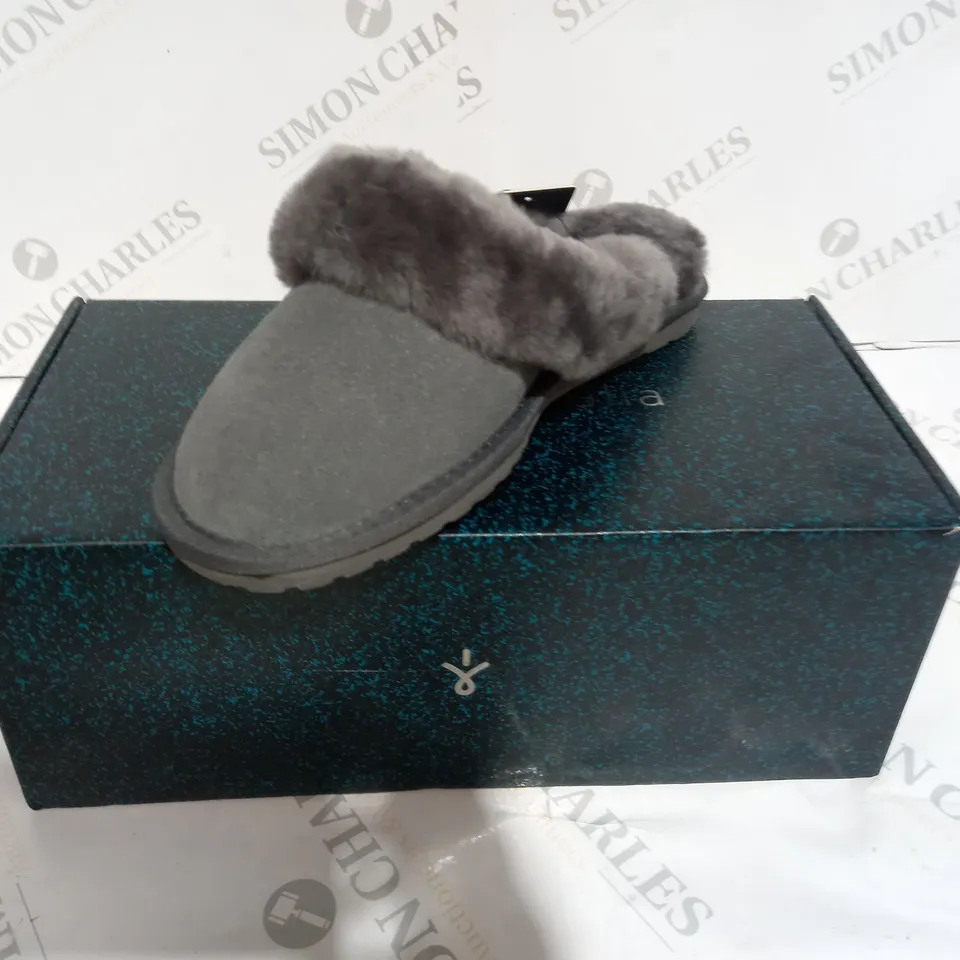 BOXED EMU NEST JOLIE SHEEPSKIN SLIPPERS, CHARCOAL - SIZE 5