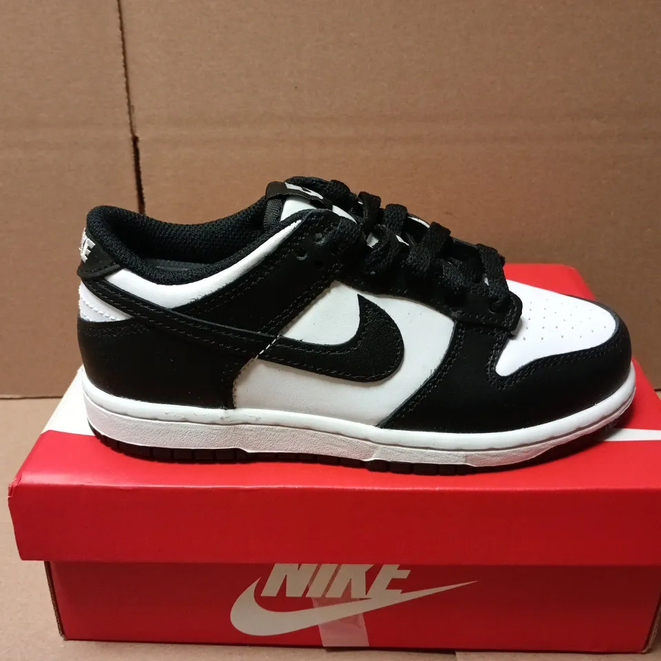 BOXED PAIR OF NIKE DUNK LOW TRAINERS IN WHITE/BLACK - UK 12.5