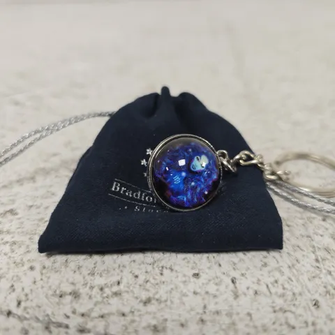 SILVER CIRCULAR RESIN KEYCHAIN AND GOLD-TONE LEAF PENDANT