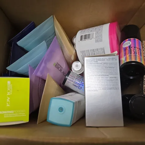 APPROXIMATELY 20 ASSORTED HEALTH & BEAUTY PRODUCTS TO INCLUDE MATRIX GLOSS BOOSTER, BIOLAGE VOLUMEBLOOM SHAMPOO, BIOLAGE FIBERSTRAING INFRA-CYLANE, ETC - COLLECTION ONLY