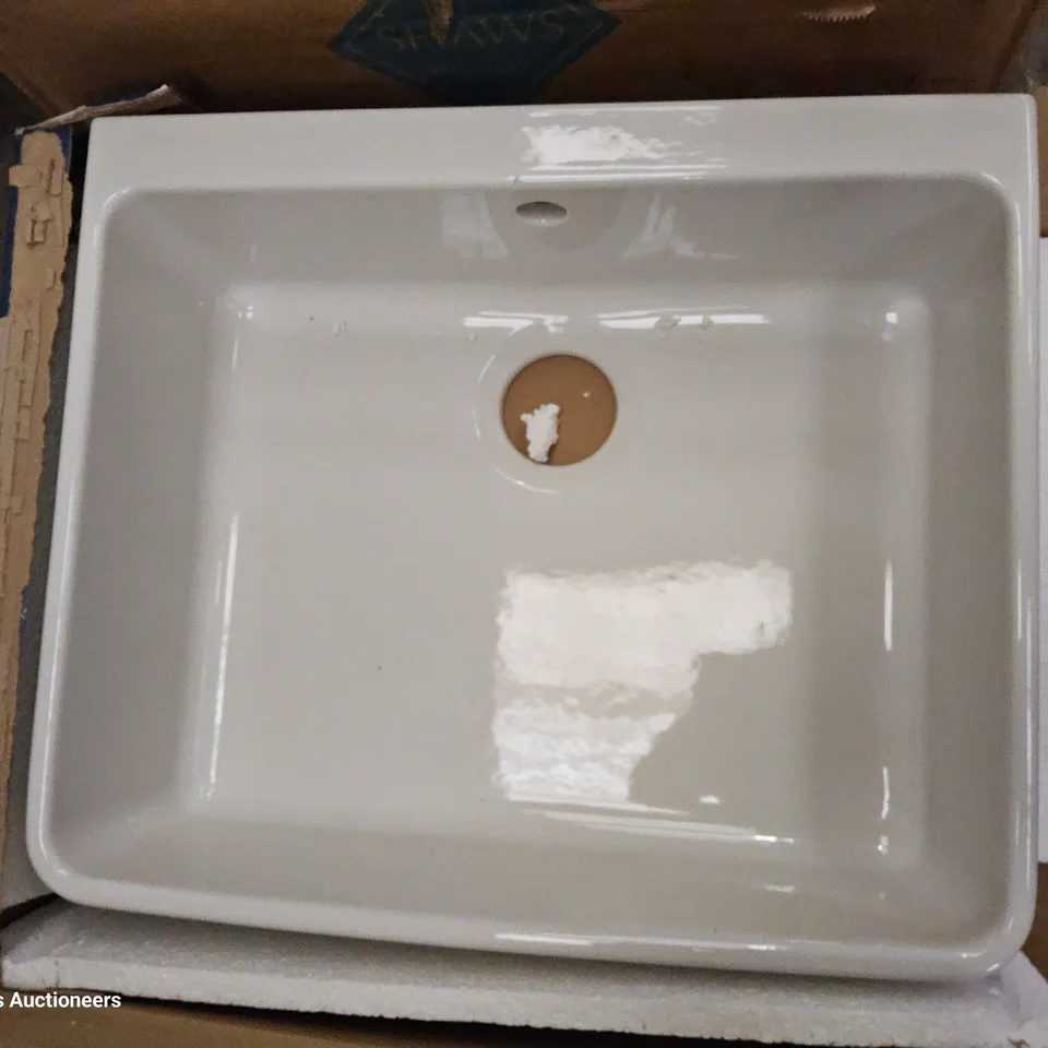 BOXED VILLEROY & BOCH 632295 01 WHITE CERAMIC SINK