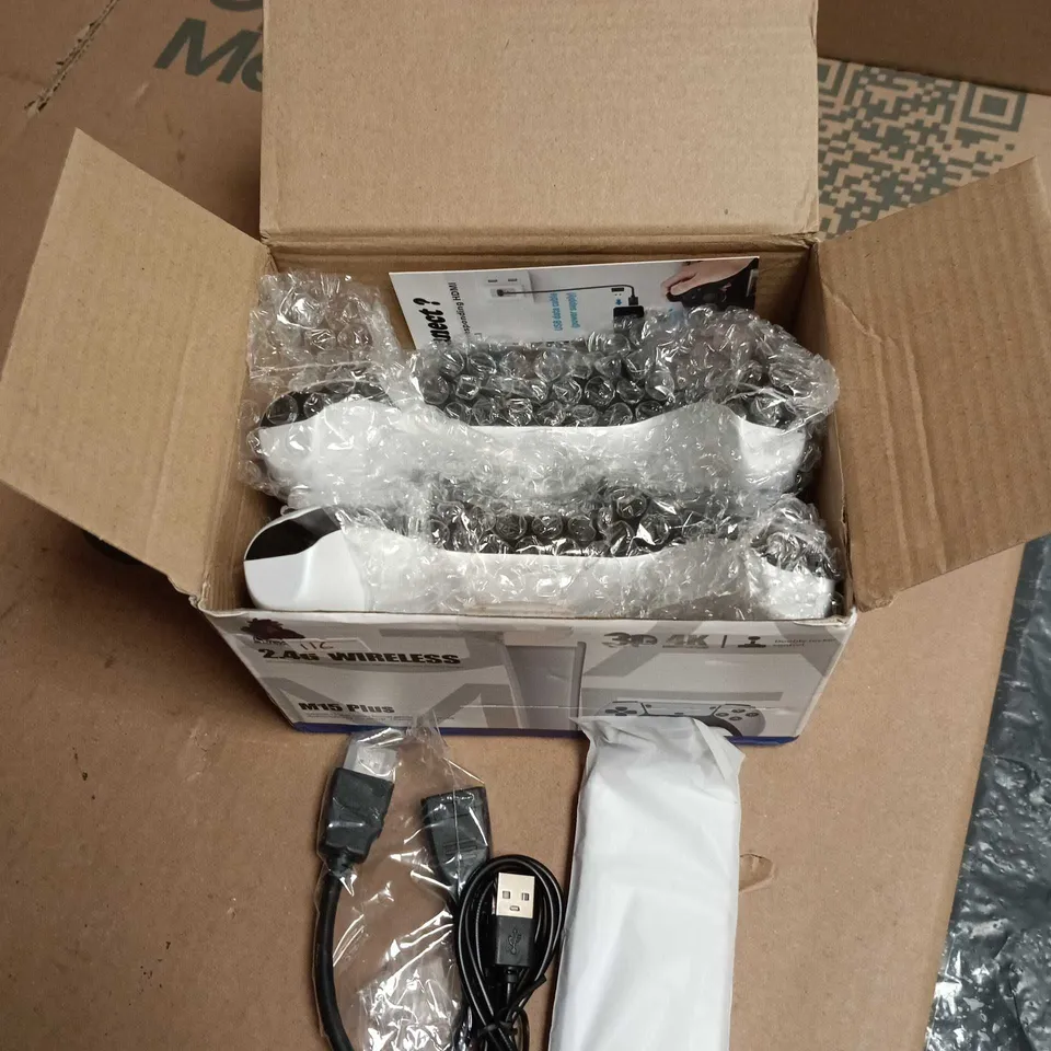 M15 PLUS 2.4G WIRELESS 2 X GAME CONTROLLERS PLUS ACCESSORIES BOXED