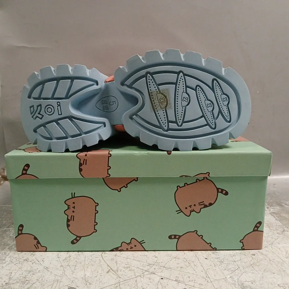 BOXED PAIR OF KOI PUSHEEN DOUGHNUTS PASTEL PATENT BOOTS IN PINK/BLUE SIZE UK 5